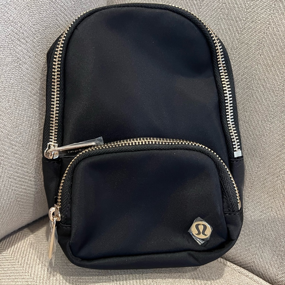 Lululemon Everywhere Small Sling Bag